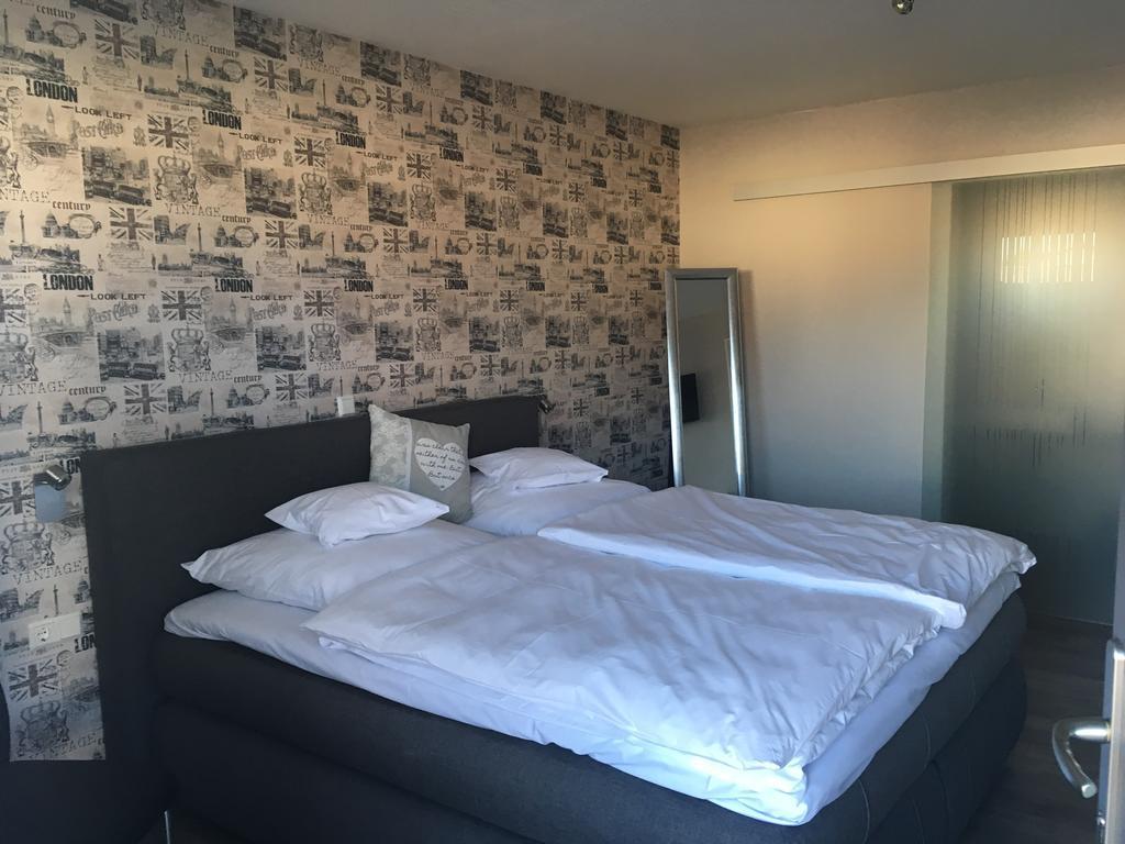 Hotel Boardinghouse Alte Bank Wollstein Exterior foto